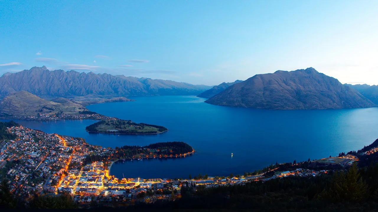 Queenstown beside Lake Wakatipu with mountains rising beyond.